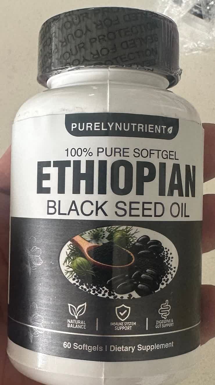 Foto real del frasco de aceite de semilla negra etíope PurelyNutrient
